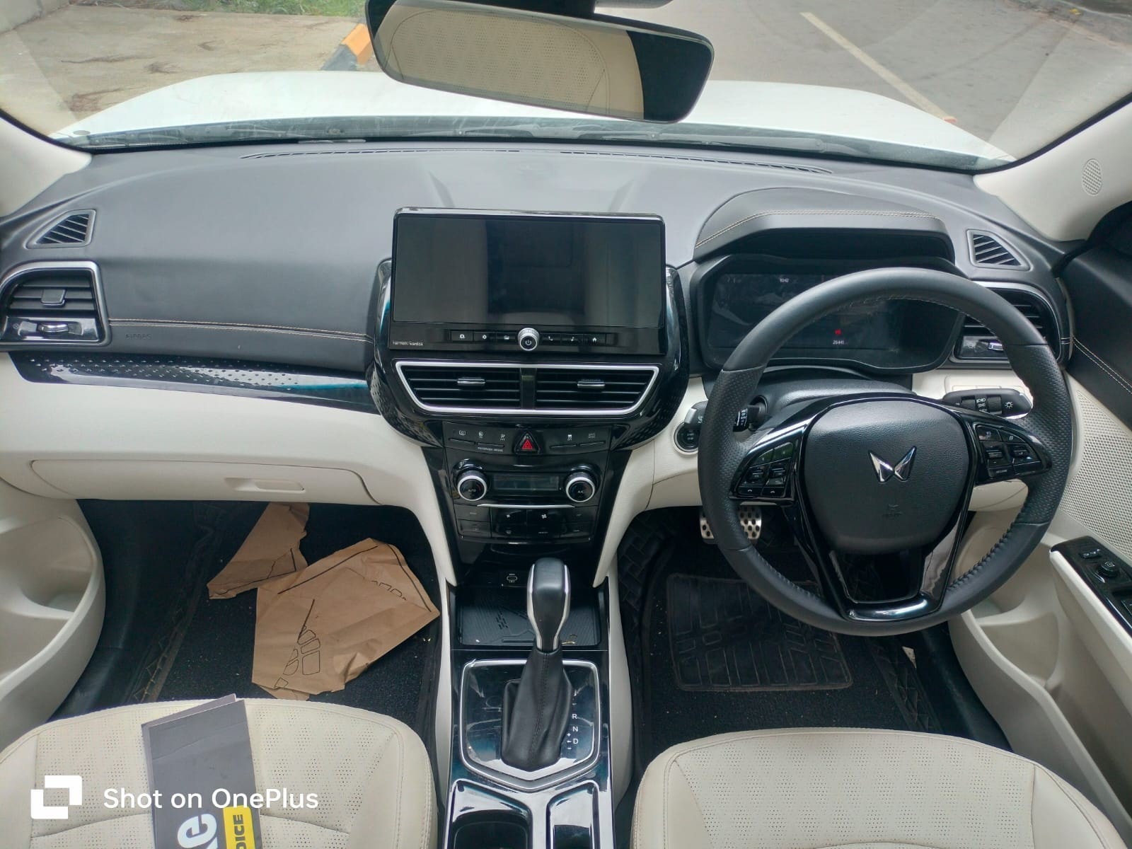 View 2025 Mahindra XUV 3XO AX7L 1.2 TGDi AT Image 7 Used 2025 Mahindra XUV 3XO AX7L 1.2 TGDi AT Image 7