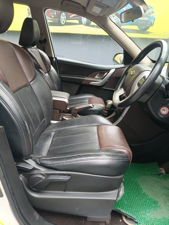 View Mahindra XUV500 Image 3 Used Mahindra XUV500 Image 3
