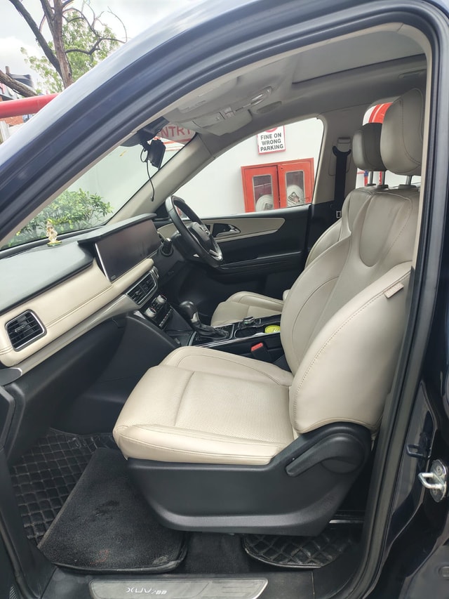 View Mahindra XUV700 Image 3 Used Mahindra XUV700 Image 3