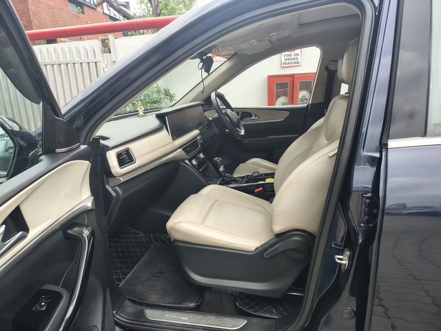 View Mahindra XUV700 Image 13 Used Mahindra XUV700 Image 13