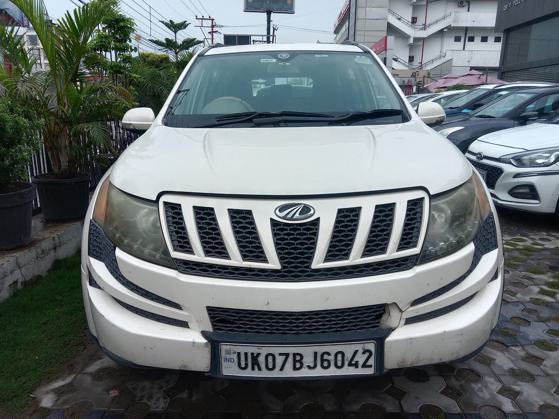 View 2015 Mahindra XUV500 W8 FWD Image 2 Used 2015 Mahindra XUV500 W8 FWD Image 2