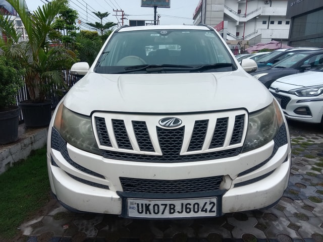 View Mahindra XUV500 Image 2 Used Mahindra XUV500 Image 2