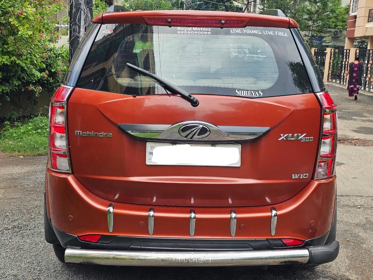 View 2017 Mahindra XUV500 W10 AWD Image 2 Used 2017 Mahindra XUV500 W10 AWD Image 2