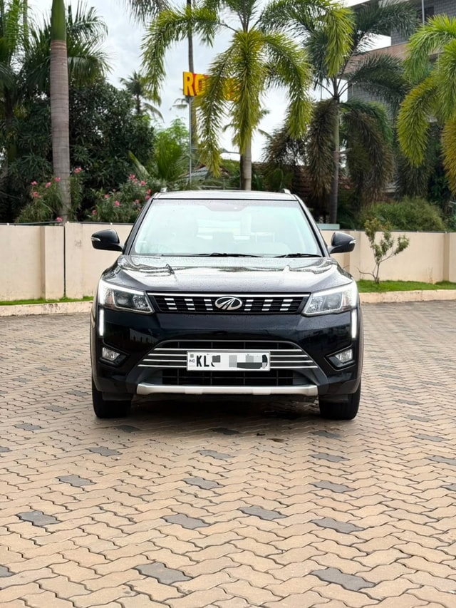 View Mahindra XUV300 Image 2 Used Mahindra XUV300 Image 2