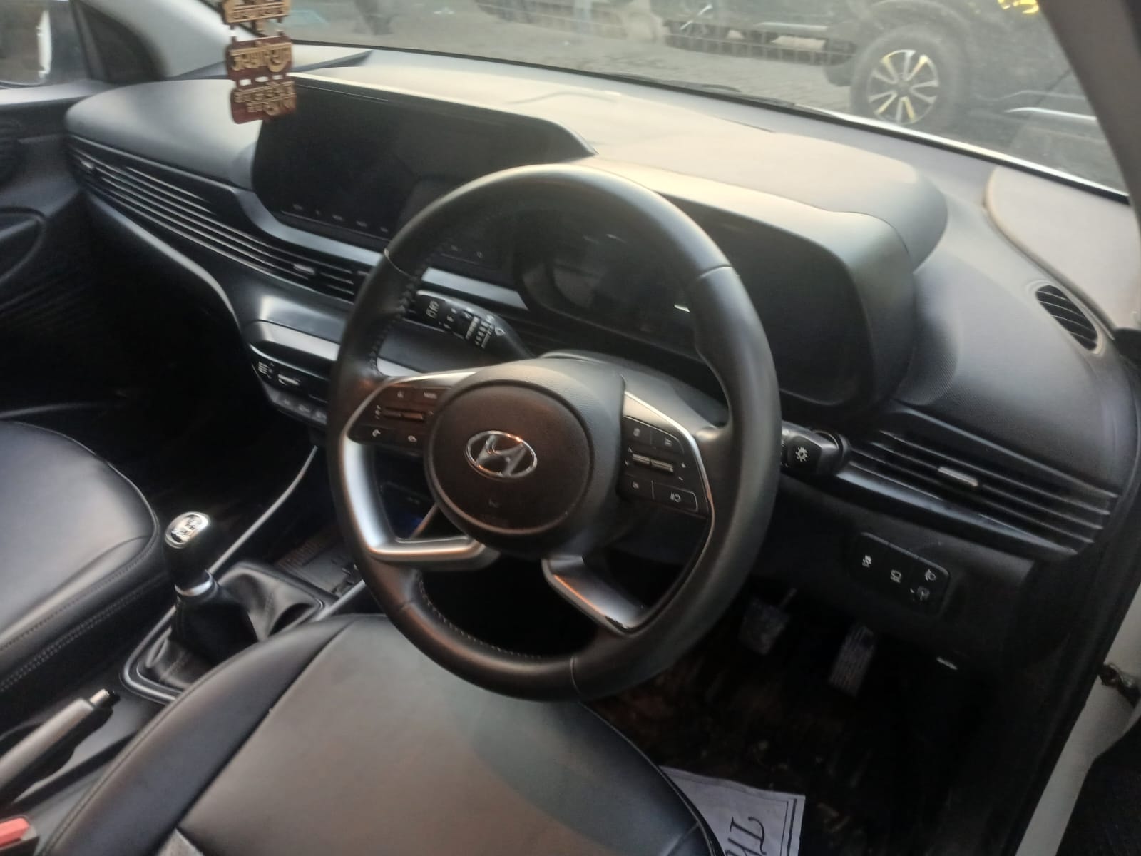View 2022 Hyundai Elite i20 1.2 Asta Option Dual Tone Image 9 Used 2022 Hyundai Elite i20 1.2 Asta Option Dual Tone Image 9