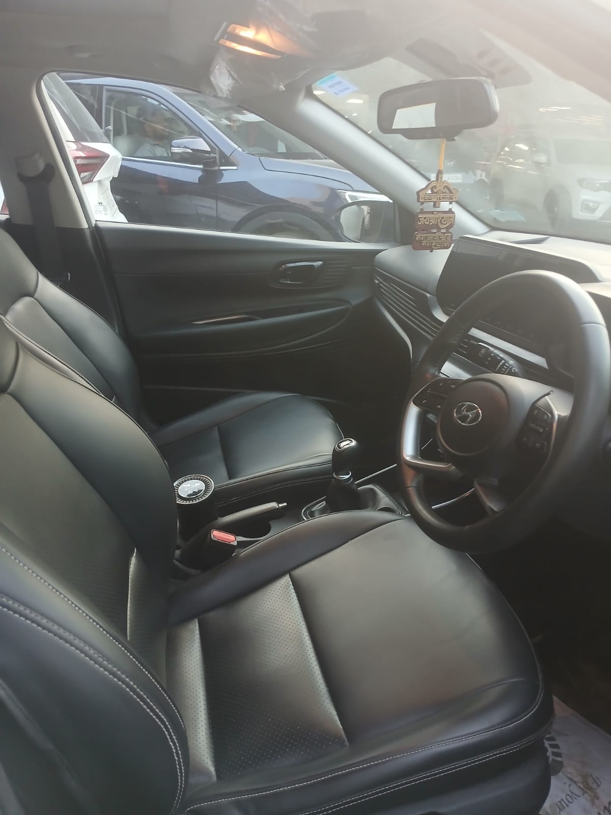 View 2022 Hyundai Elite i20 1.2 Asta Option Dual Tone Image 13 Used 2022 Hyundai Elite i20 1.2 Asta Option Dual Tone Image 13