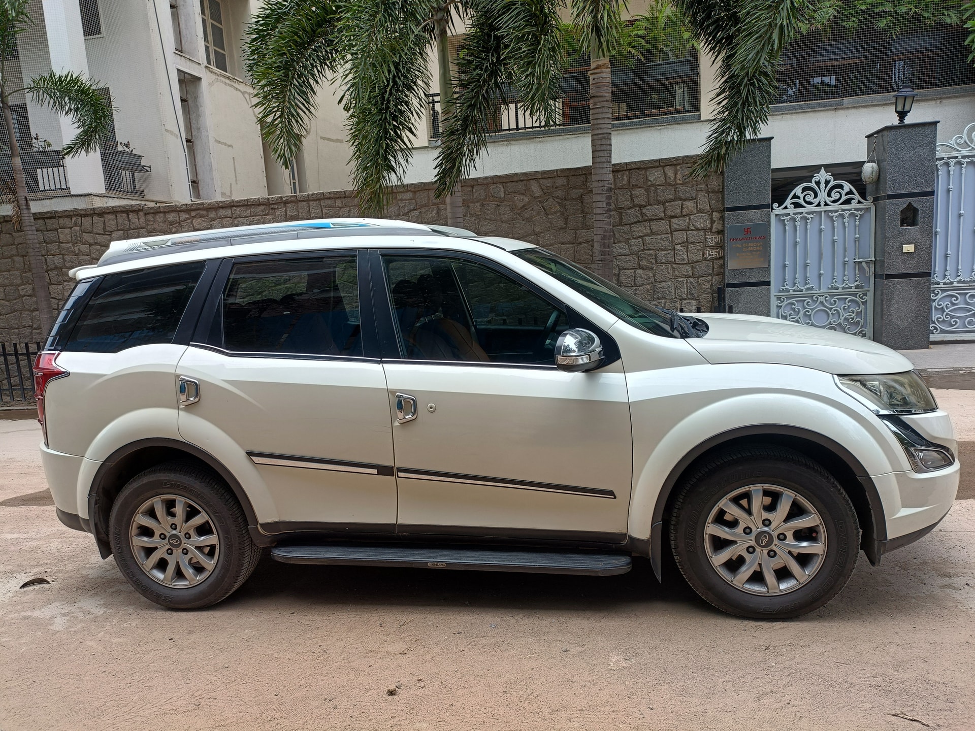 View 2018 Mahindra XUV500 W10 AWD AT Image 5 Used 2018 Mahindra XUV500 W10 AWD AT Image 5