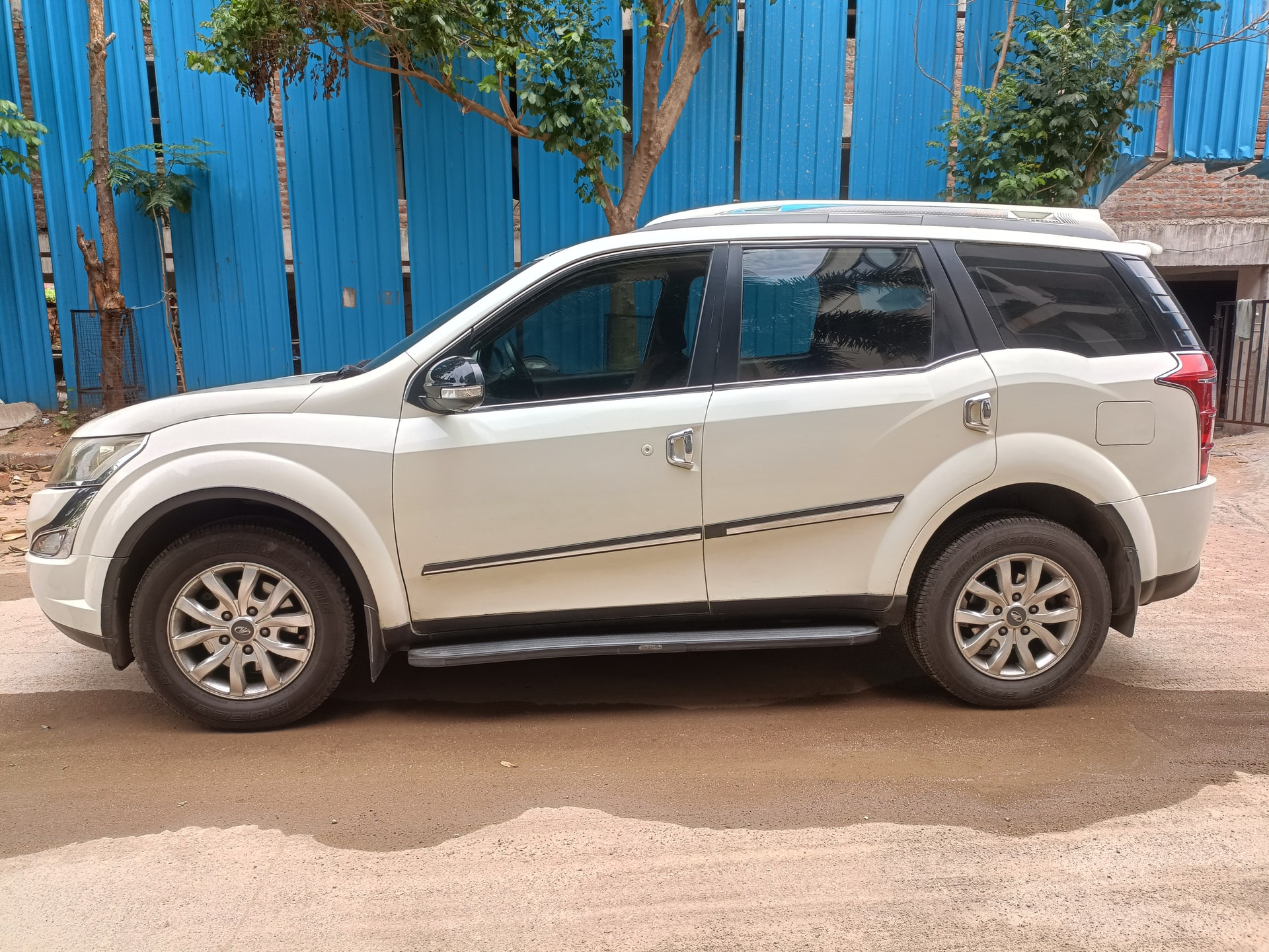 View 2018 Mahindra XUV500 W10 AWD AT Image 4 Used 2018 Mahindra XUV500 W10 AWD AT Image 4