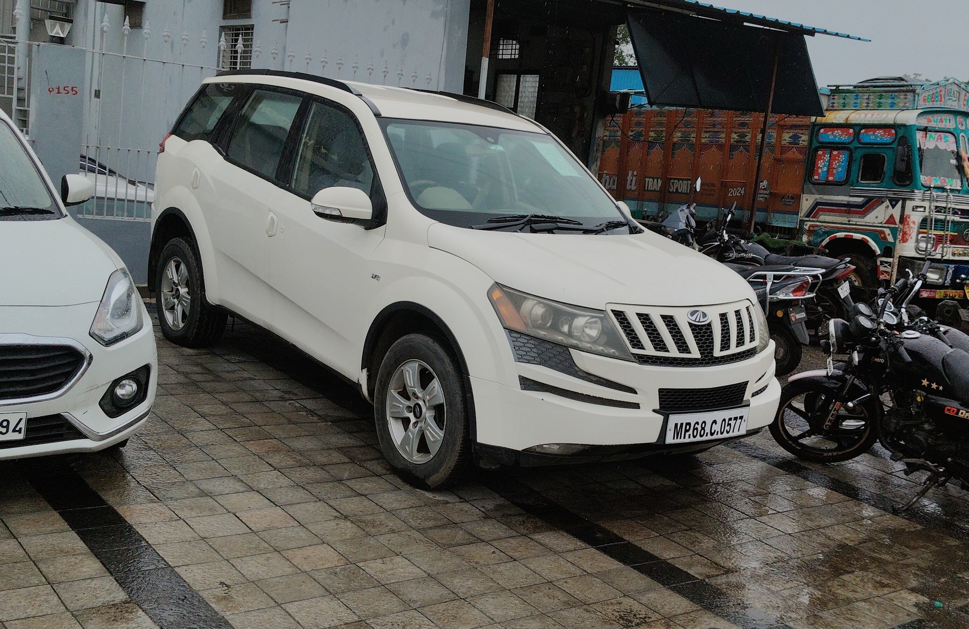 View 2011 Mahindra XUV500 W8 FWD Image 10 Used 2011 Mahindra XUV500 W8 FWD Image 10