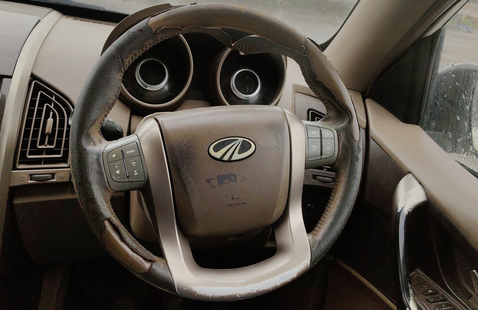 View 2011 Mahindra XUV500 W8 FWD Image 9 Used 2011 Mahindra XUV500 W8 FWD Image 9