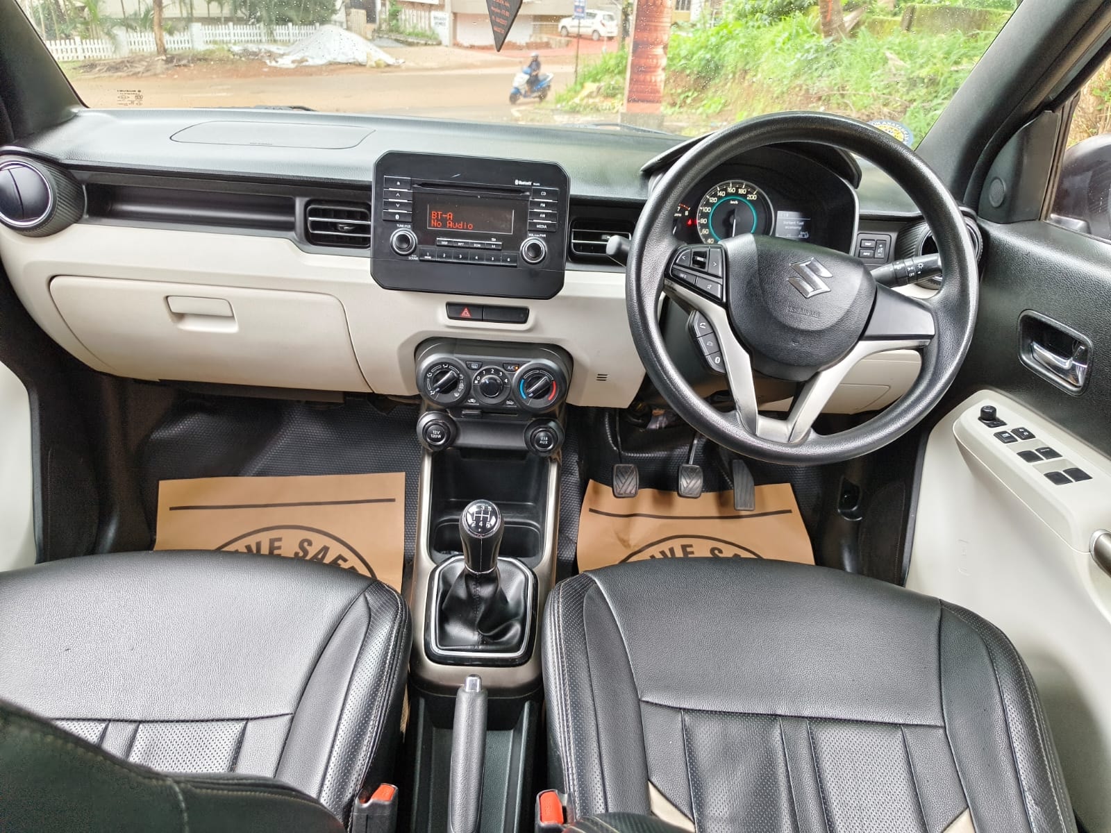 View 2017 Maruti Suzuki Ignis Zeta Petrol BS IV Image 9 Used 2017 Maruti Suzuki Ignis Zeta Petrol BS IV Image 9