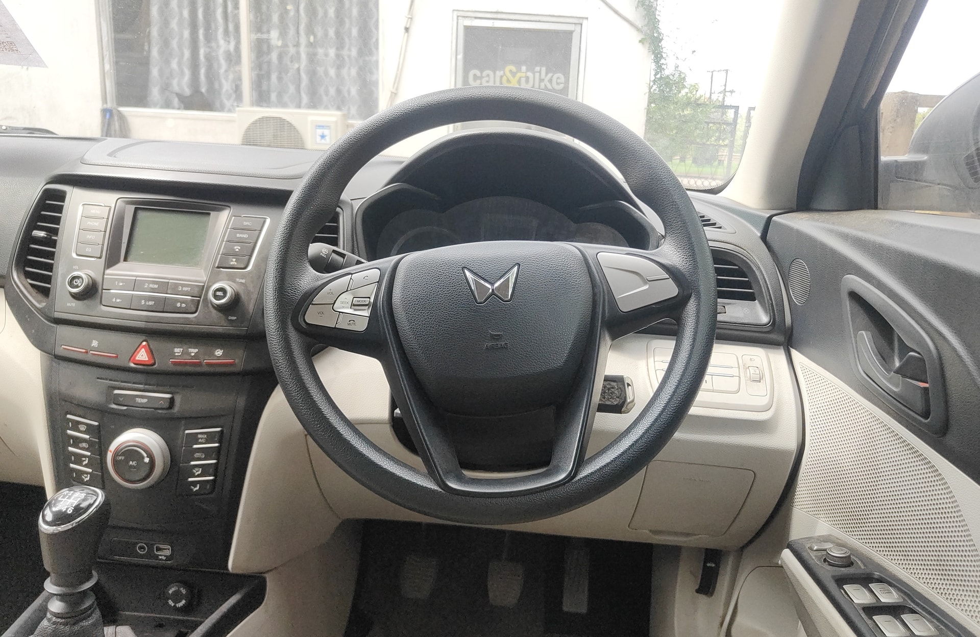 View 2023 Mahindra XUV300 W6 Diesel BS IV Image 11 Used 2023 Mahindra XUV300 W6 Diesel BS IV Image 11