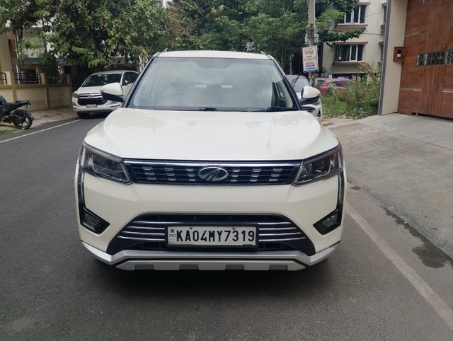View Mahindra XUV300 Image 2 Used Mahindra XUV300 Image 2