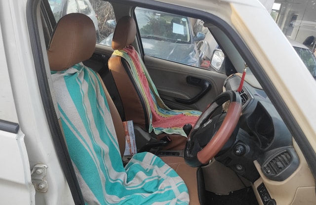 View Mahindra TUV300 Image 3 Used Mahindra TUV300 Image 3