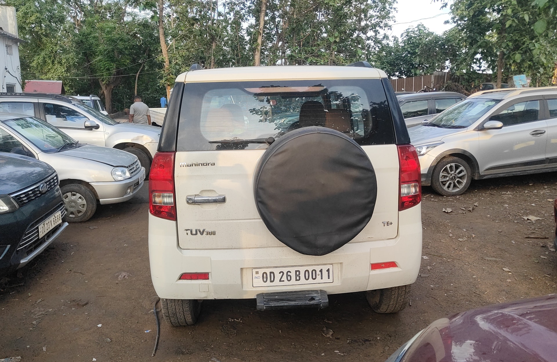View 2016 Mahindra TUV300 T6 Plus Image 4 Used 2016 Mahindra TUV300 T6 Plus Image 4