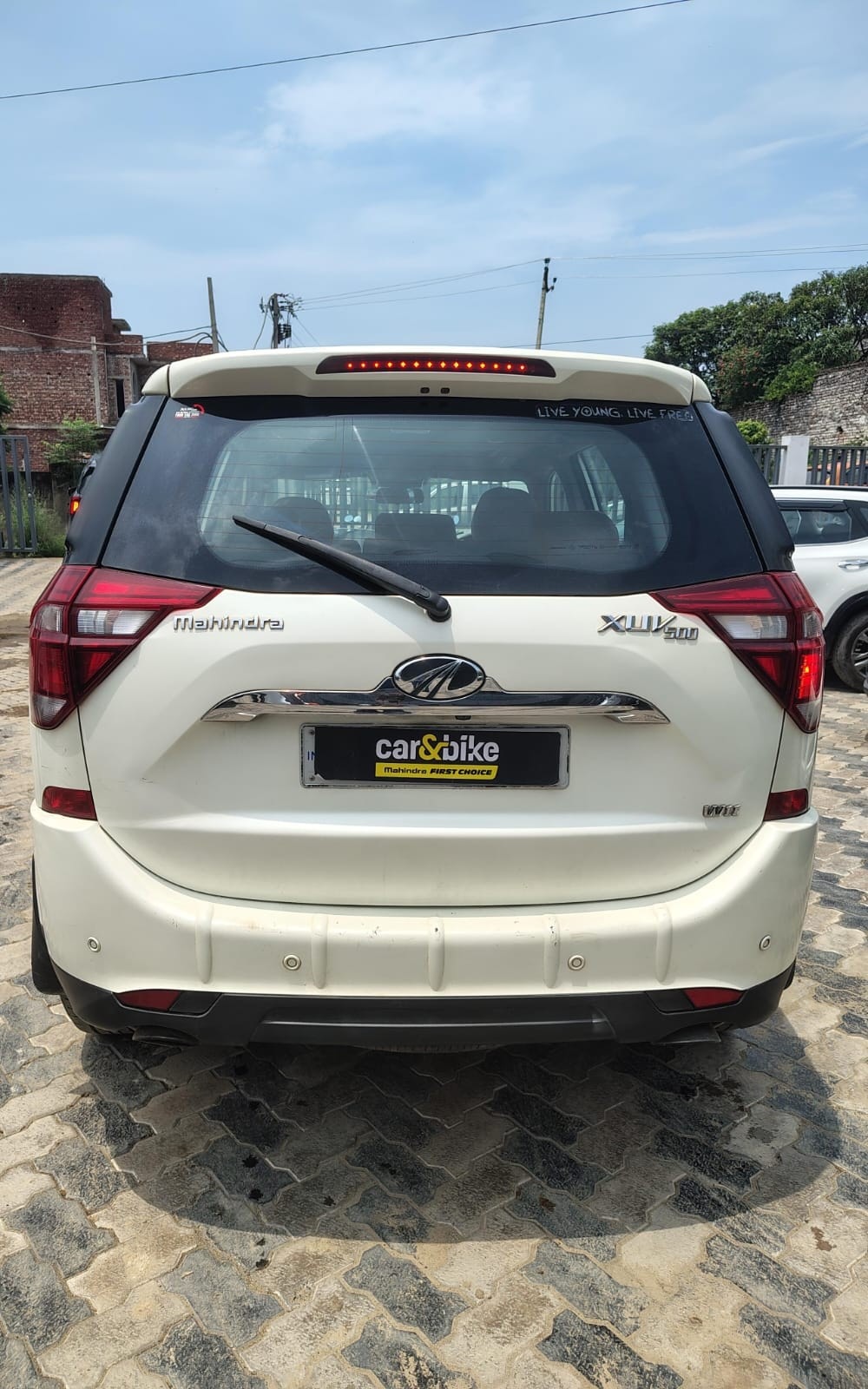 View 2018 Mahindra XUV500 W11 Image 4 Used 2018 Mahindra XUV500 W11 Image 4