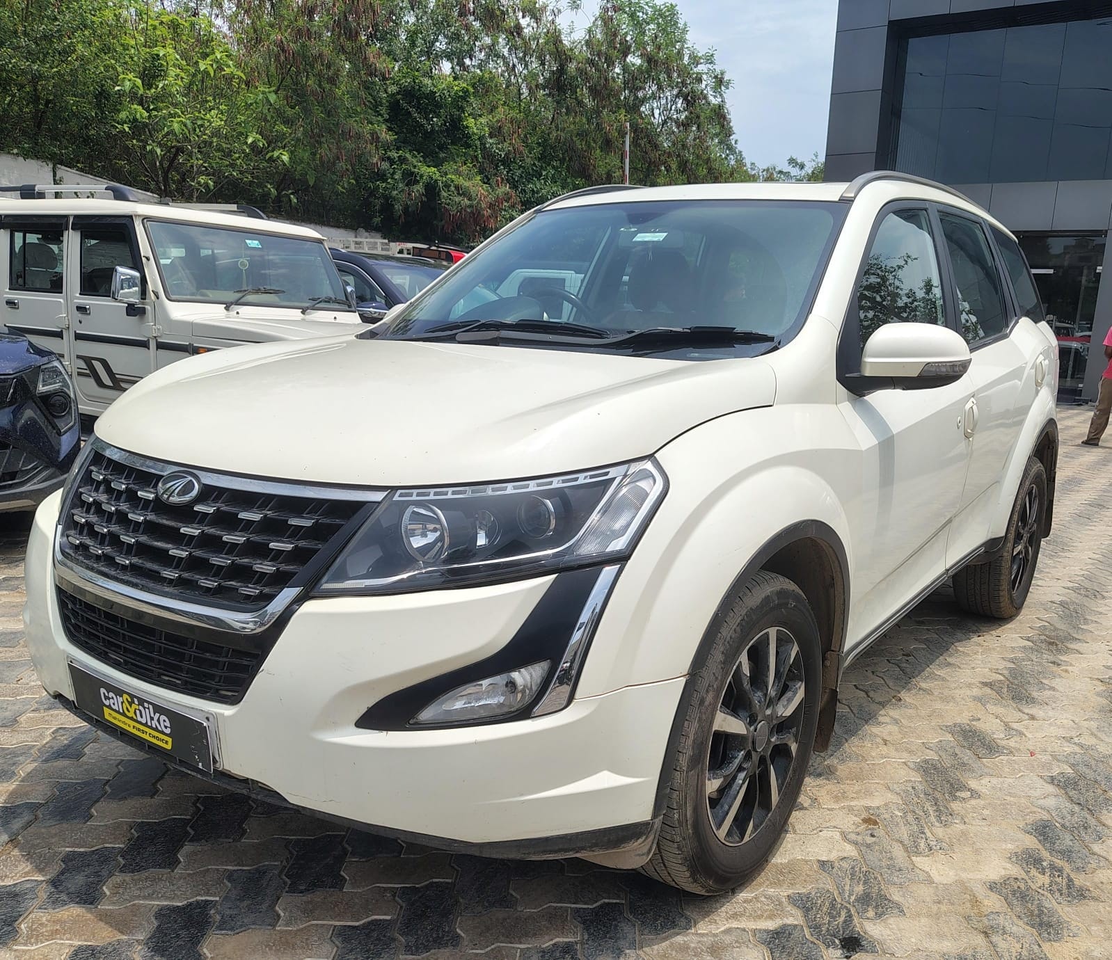 View 2018 Mahindra XUV500 W11 Image 9 Used 2018 Mahindra XUV500 W11 Image 9