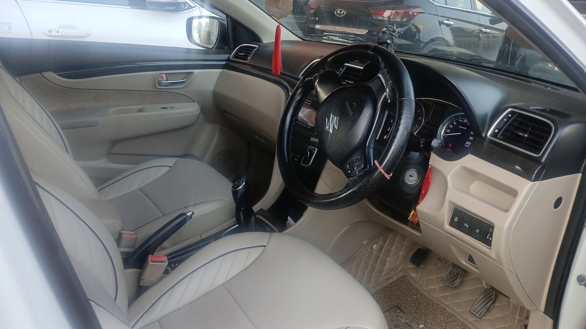 View 2016 Maruti Suzuki Ciaz VXI Plus Image 9 Used 2016 Maruti Suzuki Ciaz VXI Plus Image 9