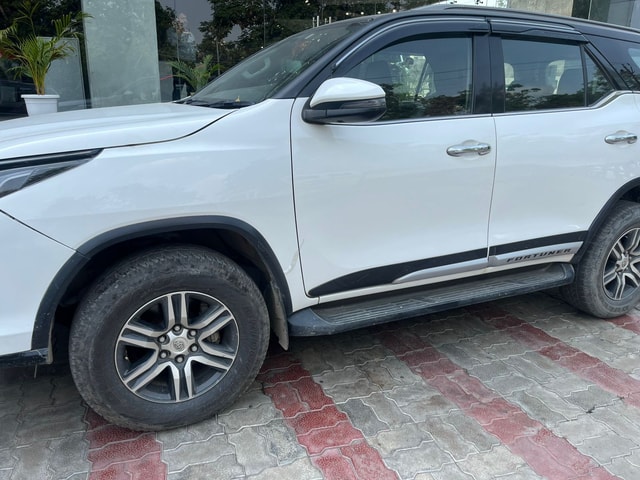 View Mahindra XUV700 Image 4 Used Mahindra XUV700 Image 4