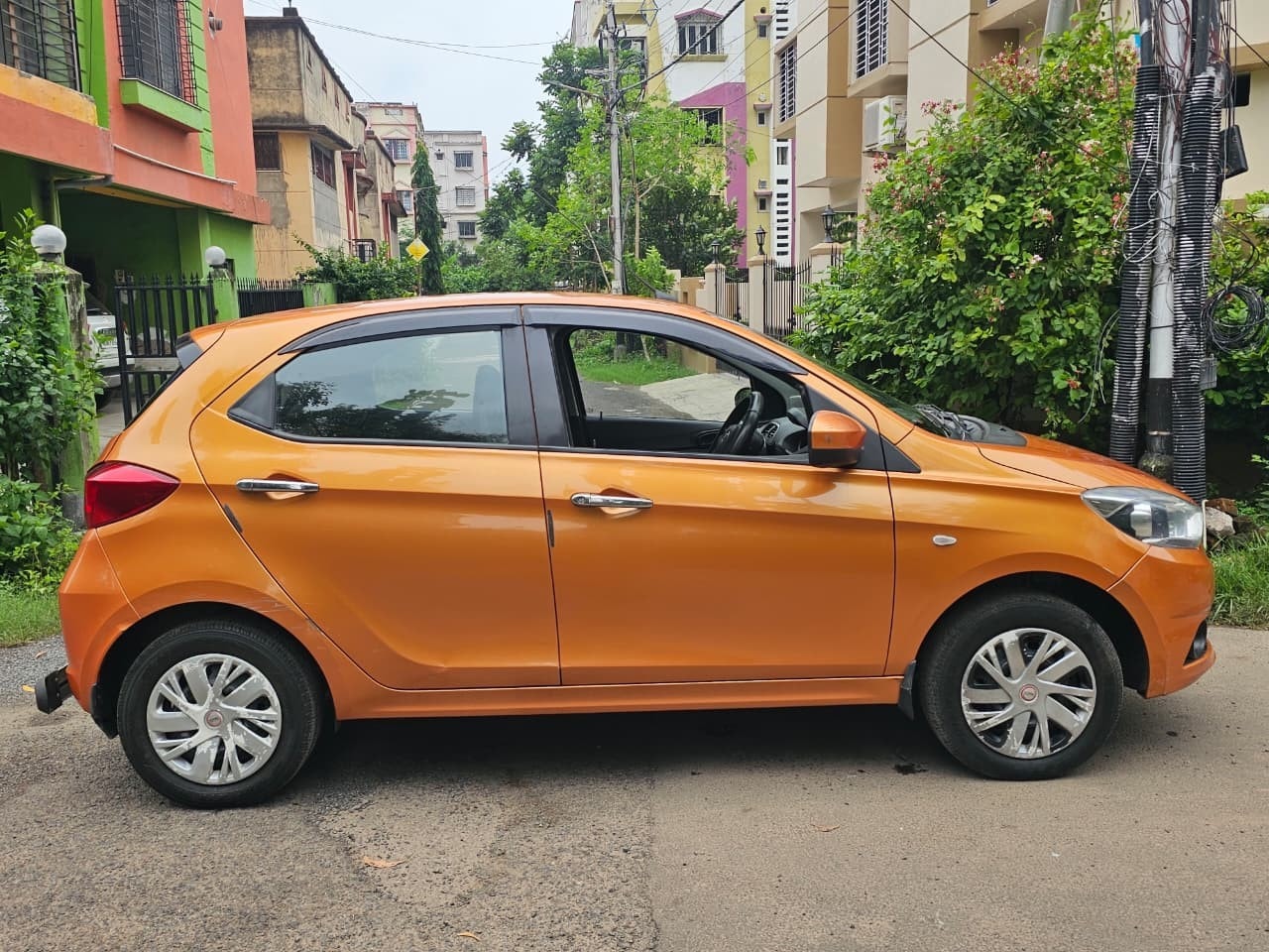 View 2016 Tata Tiago Revotorq XT Image 5 Used 2016 Tata Tiago Revotorq XT Image 5