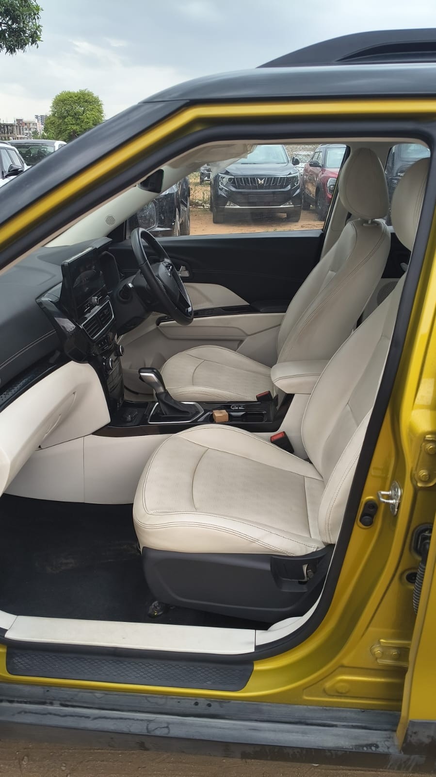 Used 2024 Mahindra XUV 3XO Used 2024 Mahindra XUV 3XO