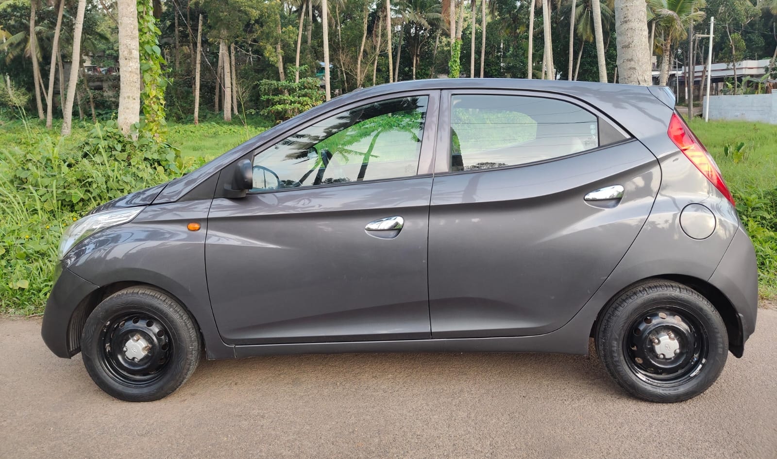 View 2017 Hyundai EON Era Image 6 Used 2017 Hyundai EON Era Image 6