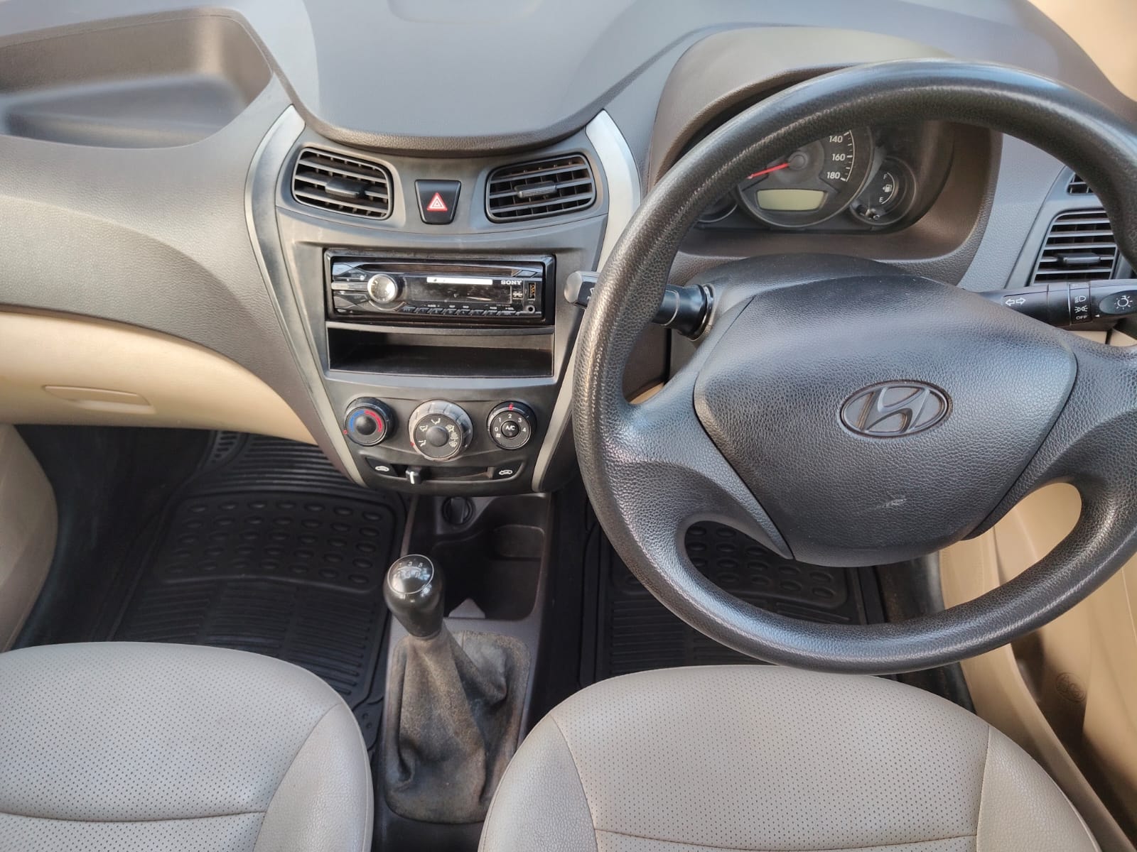 View 2017 Hyundai EON Era Image 9 Used 2017 Hyundai EON Era Image 9