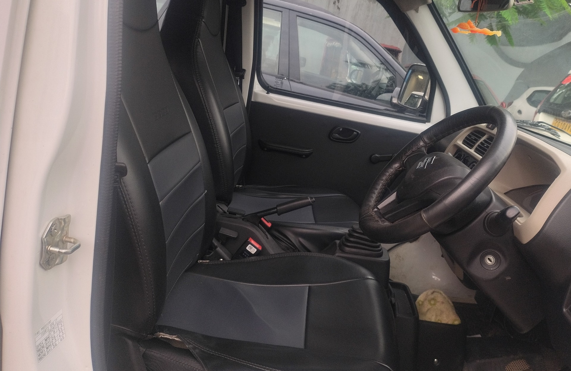 View 2023 Maruti Suzuki Eeco 5-Seater AC Image 3 Used 2023 Maruti Suzuki Eeco 5-Seater AC Image 3