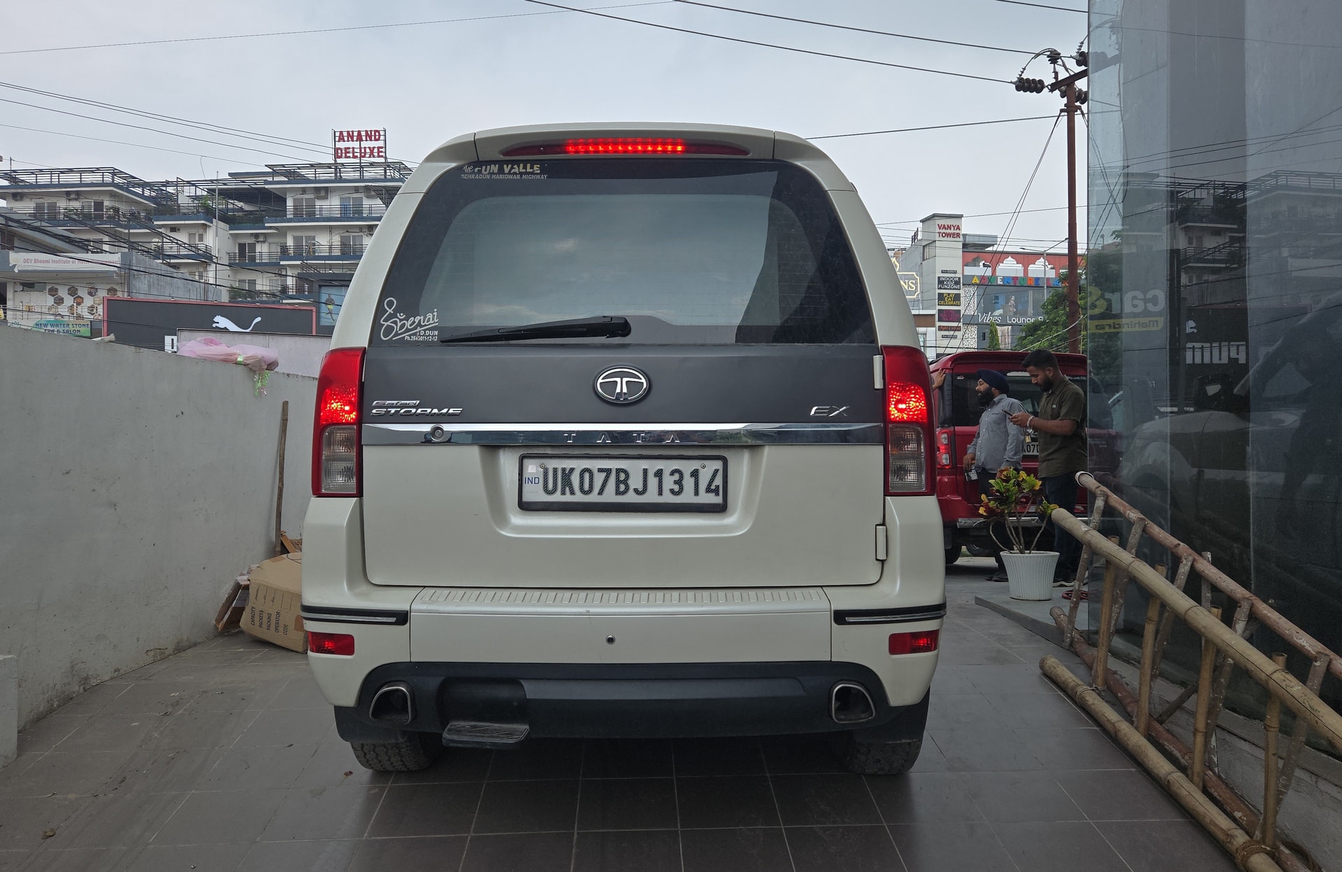 View 2015 Tata Safari Storme Ex Refreshed Image 3 Used 2015 Tata Safari Storme Ex Refreshed Image 3