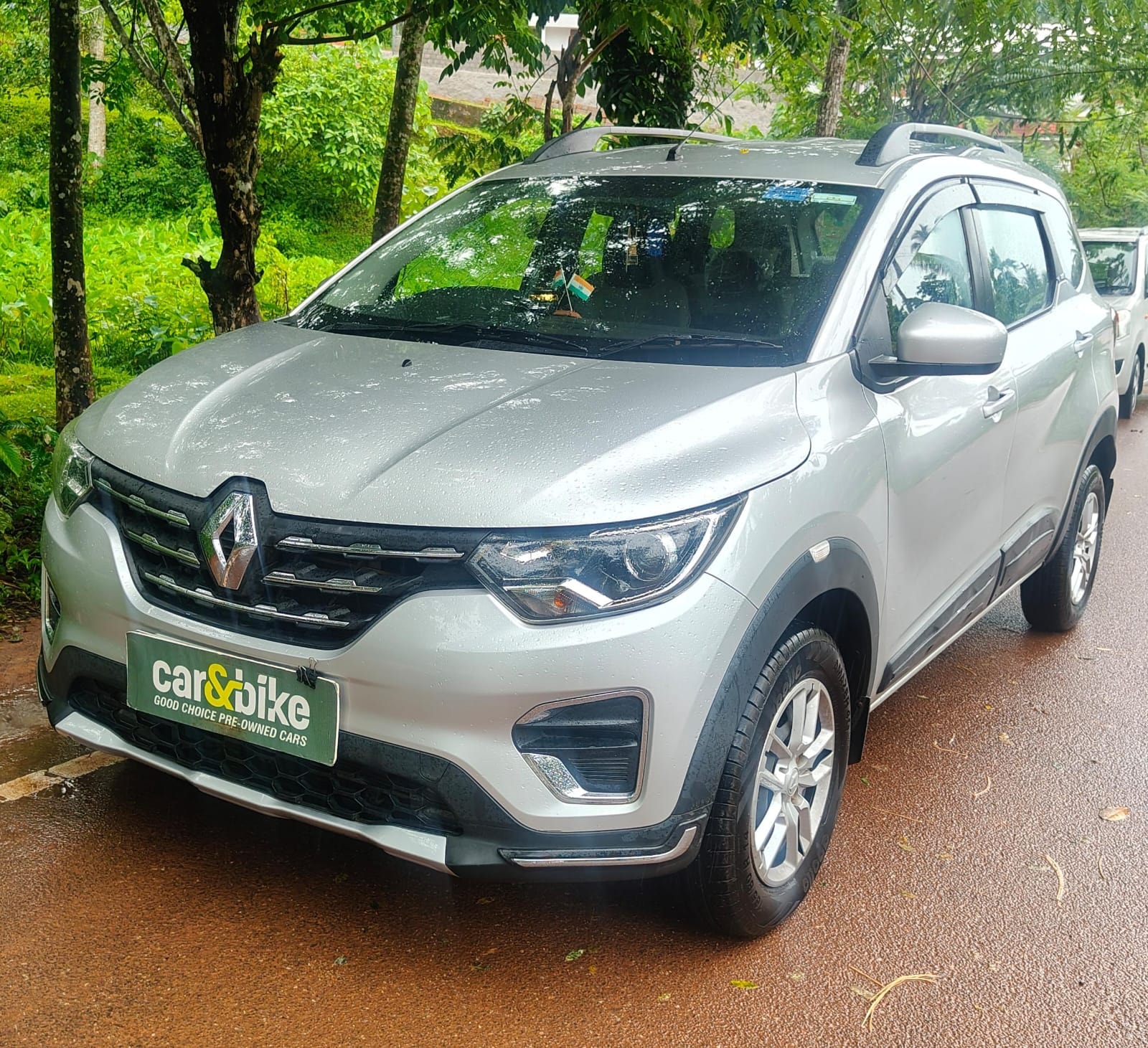 View 2020 Renault Triber RXT Image 1 Used 2020 Renault Triber RXT Image 1