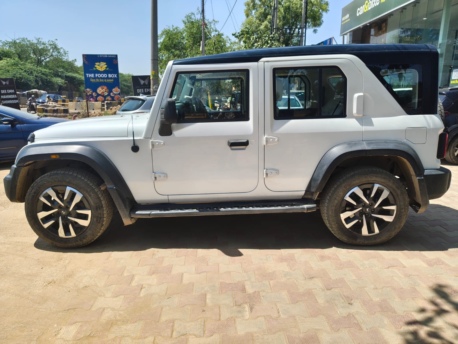 View 2024 Mahindra Thar Roxx AX7L Diesel 2WD AT Image 6 Used 2024 Mahindra Thar Roxx AX7L Diesel 2WD AT Image 6