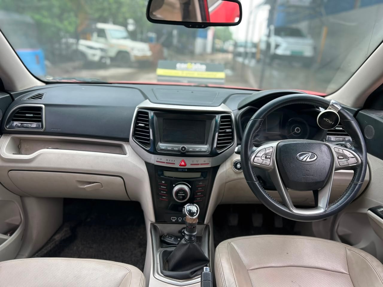 View 2019 Mahindra XUV300 W8 (O) Diesel BS IV Image 9 Used 2019 Mahindra XUV300 W8 (O) Diesel BS IV Image 9