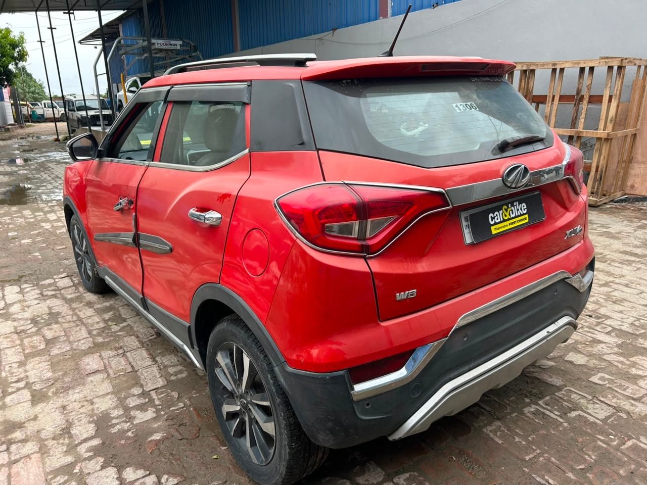 View 2019 Mahindra XUV300 W8 (O) Diesel BS IV Image 10 Used 2019 Mahindra XUV300 W8 (O) Diesel BS IV Image 10