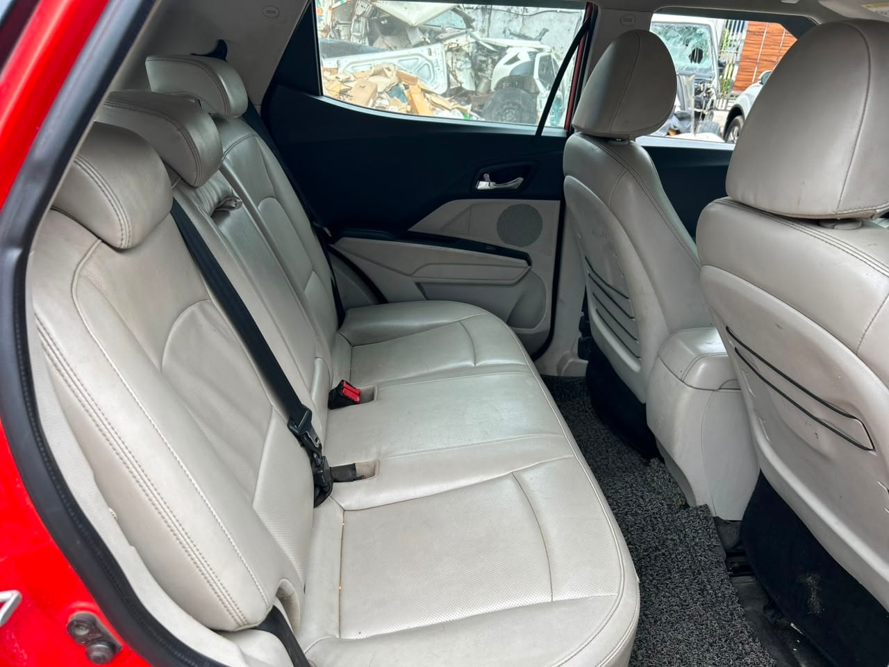 View 2019 Mahindra XUV300 W8 (O) Diesel BS IV Image 5 Used 2019 Mahindra XUV300 W8 (O) Diesel BS IV Image 5