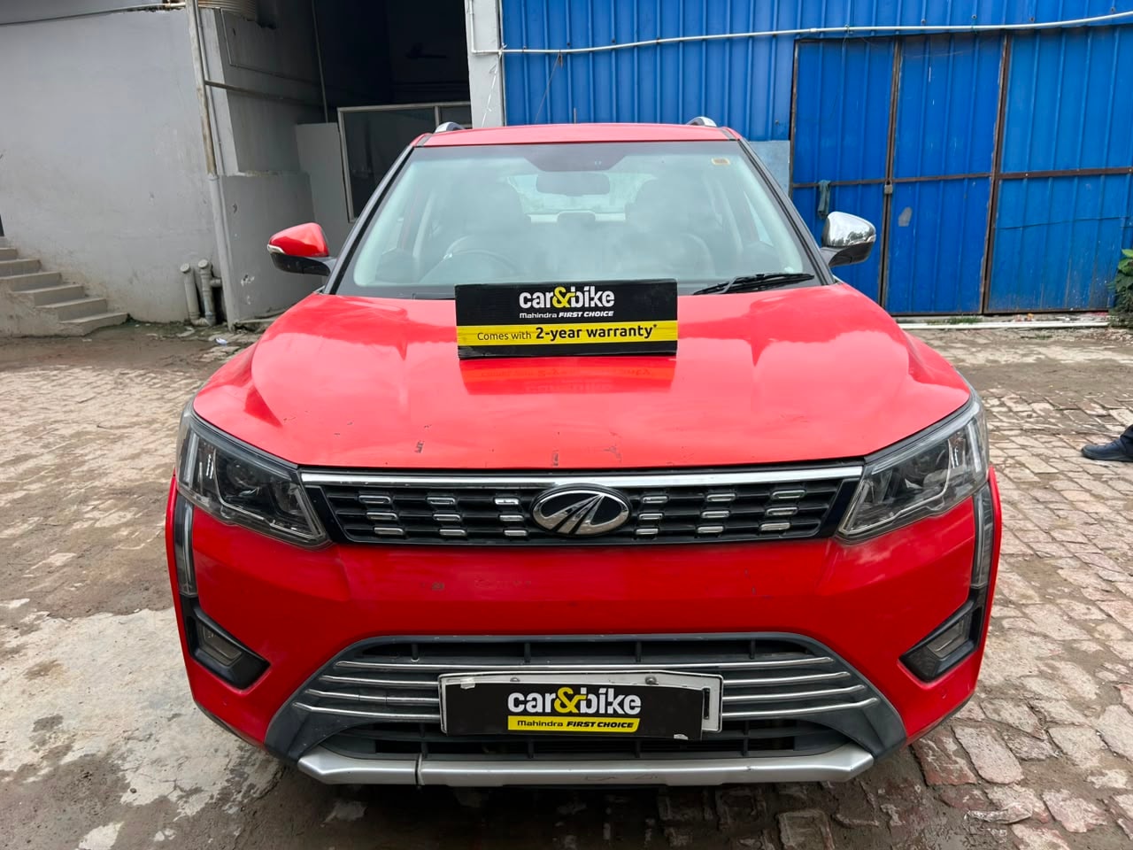 View 2019 Mahindra XUV300 W8 (O) Diesel BS IV Image 2 Used 2019 Mahindra XUV300 W8 (O) Diesel BS IV Image 2