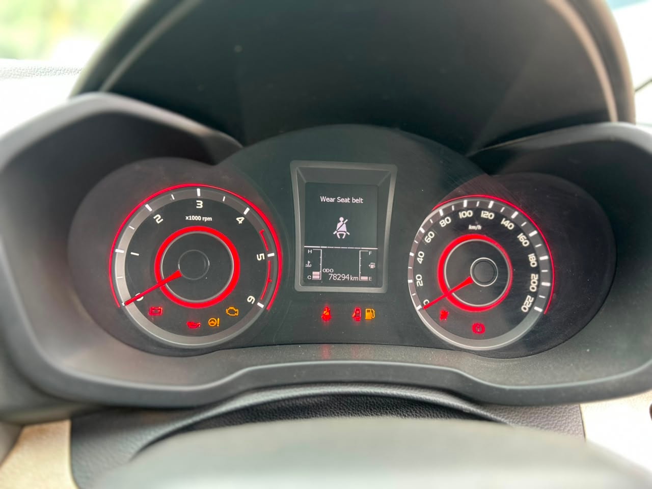 View 2019 Mahindra XUV300 W8 (O) Diesel BS IV Image 7 Used 2019 Mahindra XUV300 W8 (O) Diesel BS IV Image 7
