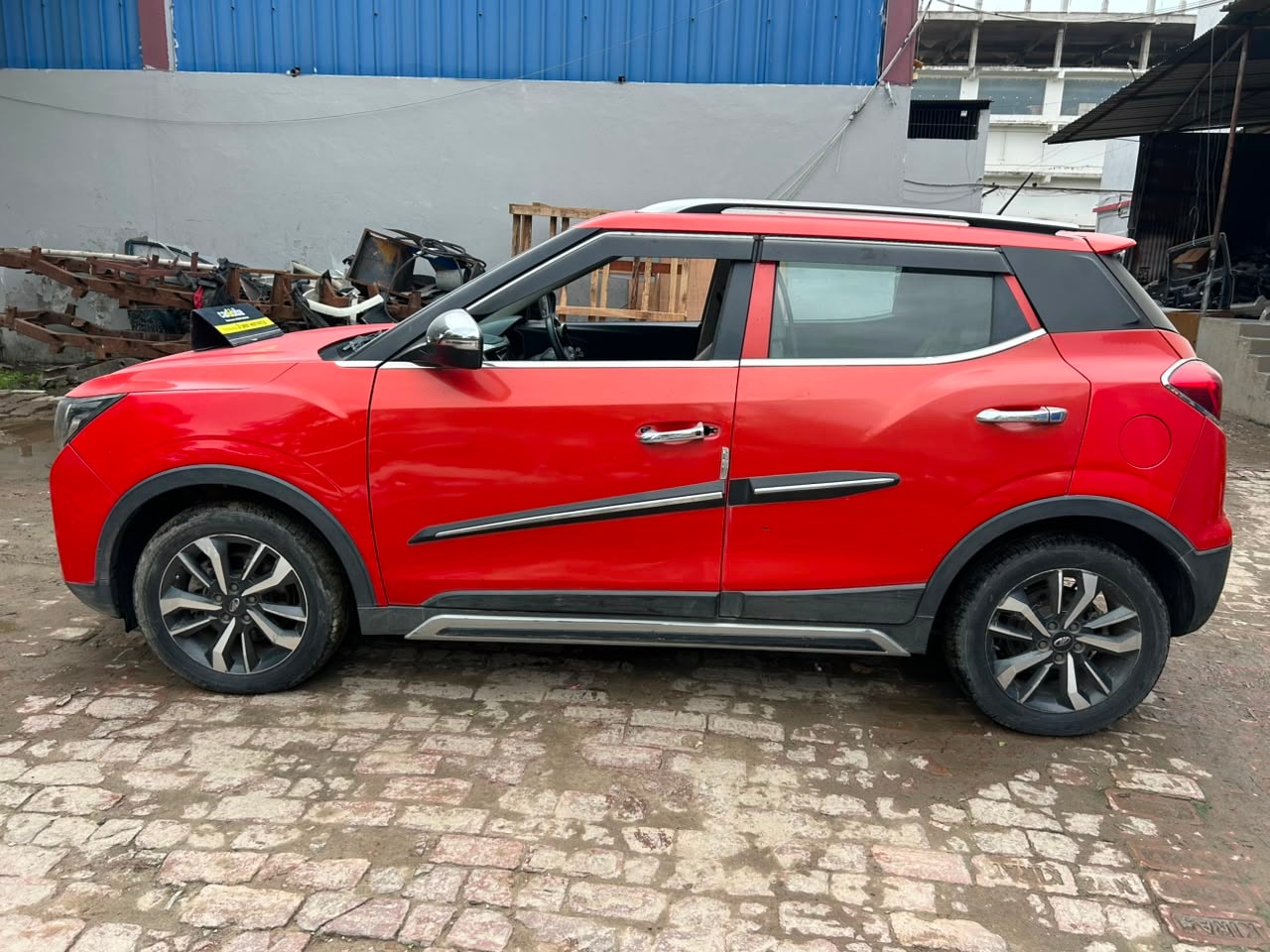View 2019 Mahindra XUV300 W8 (O) Diesel BS IV Image 6 Used 2019 Mahindra XUV300 W8 (O) Diesel BS IV Image 6