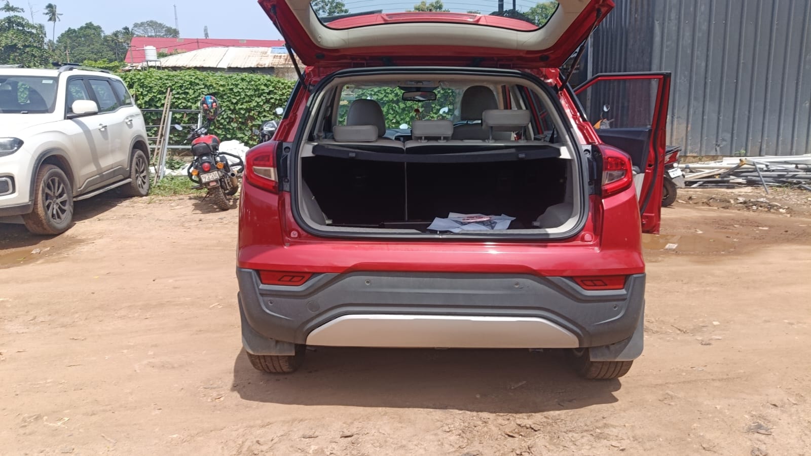 View 2019 Mahindra XUV300 W8 (O) Petrol BS IV Image 17 Used 2019 Mahindra XUV300 W8 (O) Petrol BS IV Image 17