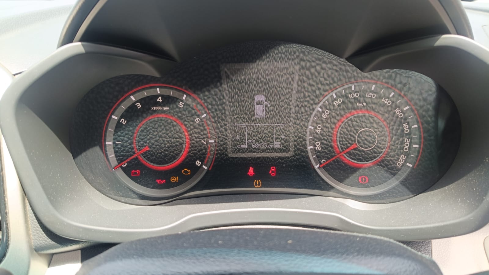 View 2019 Mahindra XUV300 W8 (O) Petrol BS IV Image 7 Used 2019 Mahindra XUV300 W8 (O) Petrol BS IV Image 7