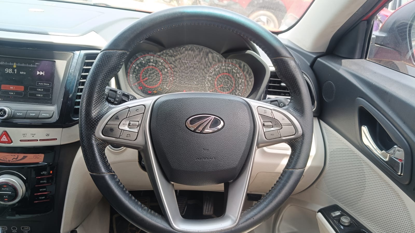 View 2019 Mahindra XUV300 W8 (O) Petrol BS IV Image 11 Used 2019 Mahindra XUV300 W8 (O) Petrol BS IV Image 11