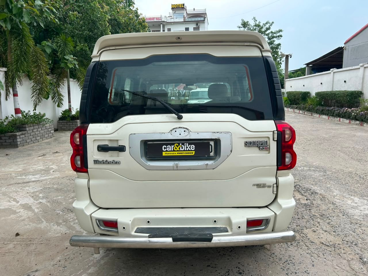 View 2014 Mahindra Scorpio S10 4WD Image 4 Used 2014 Mahindra Scorpio S10 4WD Image 4