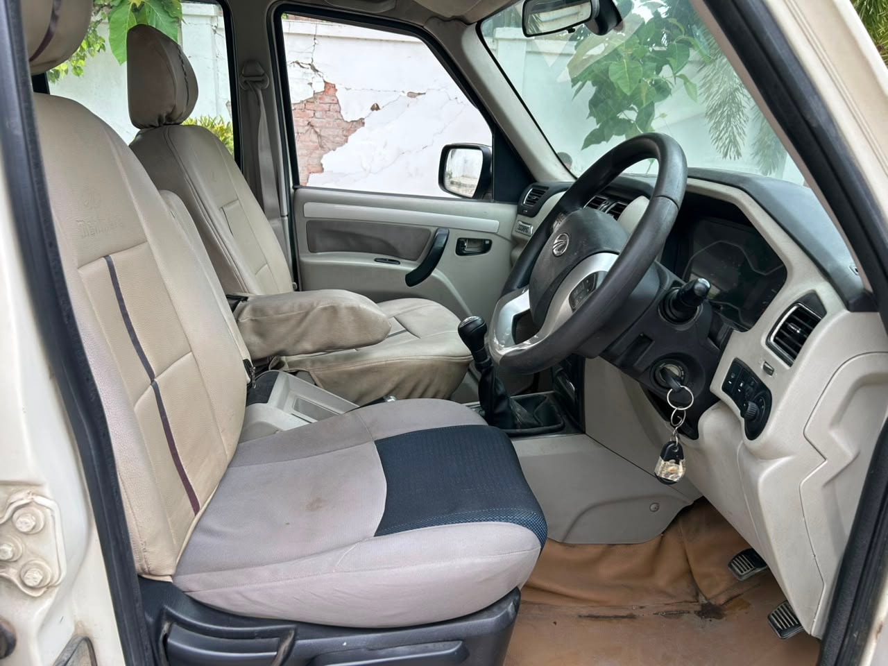 View 2014 Mahindra Scorpio S10 4WD Image 3 Used 2014 Mahindra Scorpio S10 4WD Image 3