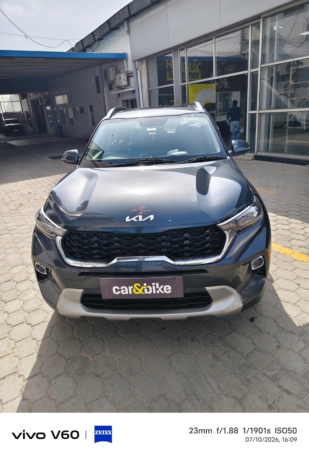 View 2023 Kia Sonet HTK Plus Petrol Image 2 Used 2023 Kia Sonet HTK Plus Petrol Image 2