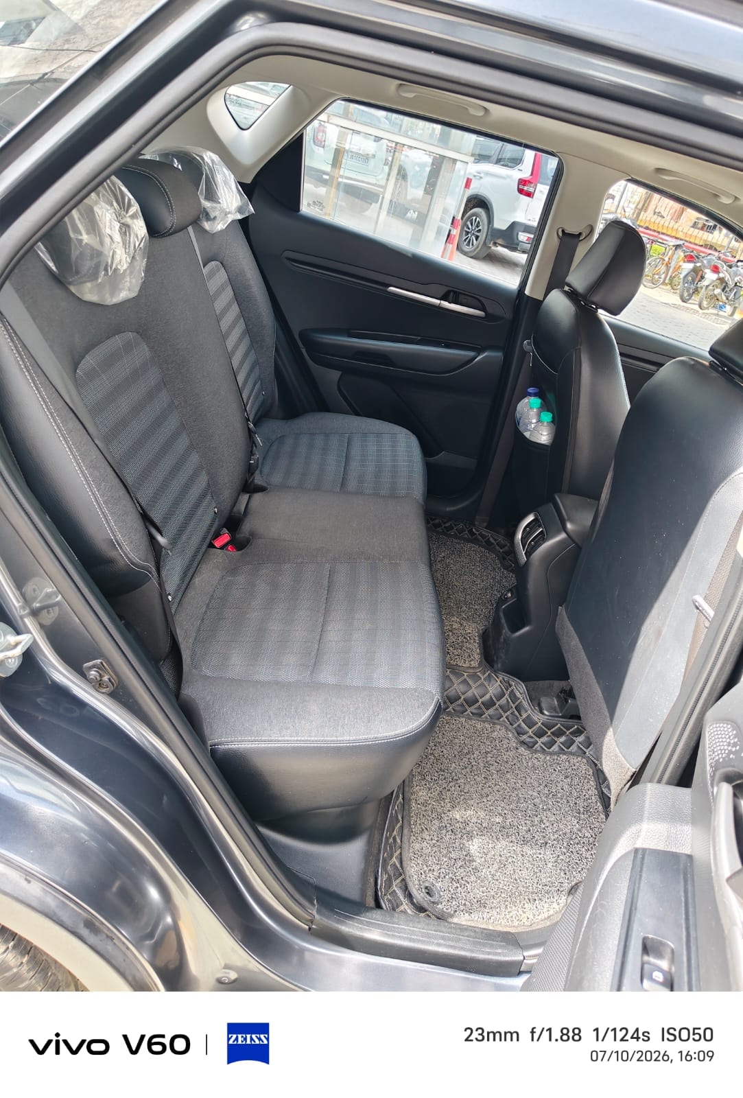 View 2023 Kia Sonet HTK Plus Petrol Image 5 Used 2023 Kia Sonet HTK Plus Petrol Image 5