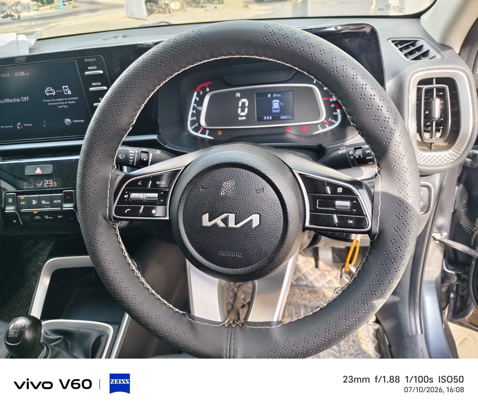 View 2023 Kia Sonet HTK Plus Petrol Image 10 Used 2023 Kia Sonet HTK Plus Petrol Image 10
