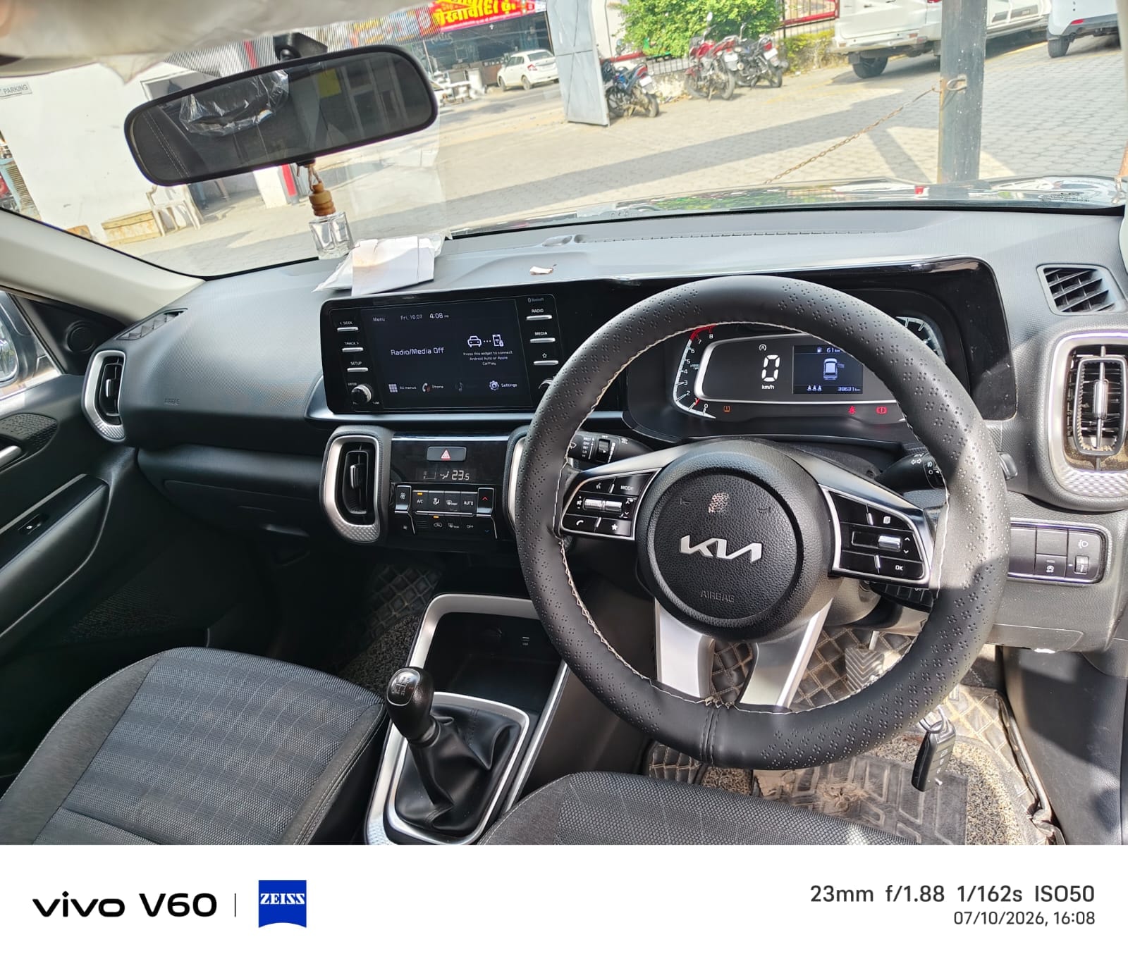 View 2023 Kia Sonet HTK Plus Petrol Image 9 Used 2023 Kia Sonet HTK Plus Petrol Image 9