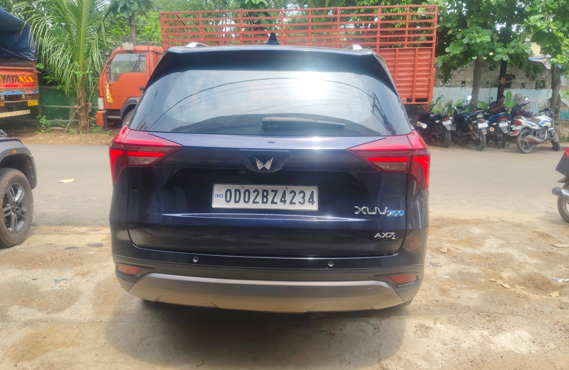 View 2022 Mahindra XUV700 AX7 MT Diesel 7 STR Image 3 Used 2022 Mahindra XUV700 AX7 MT Diesel 7 STR Image 3