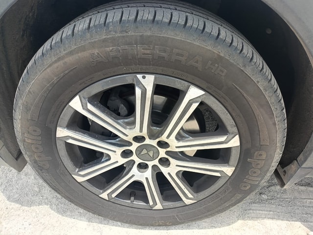 View Mahindra XUV700 Image 14 Used Mahindra XUV700 Image 14