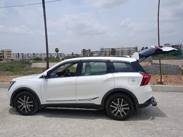View Mahindra XUV700 Image 15 Used Mahindra XUV700 Image 15