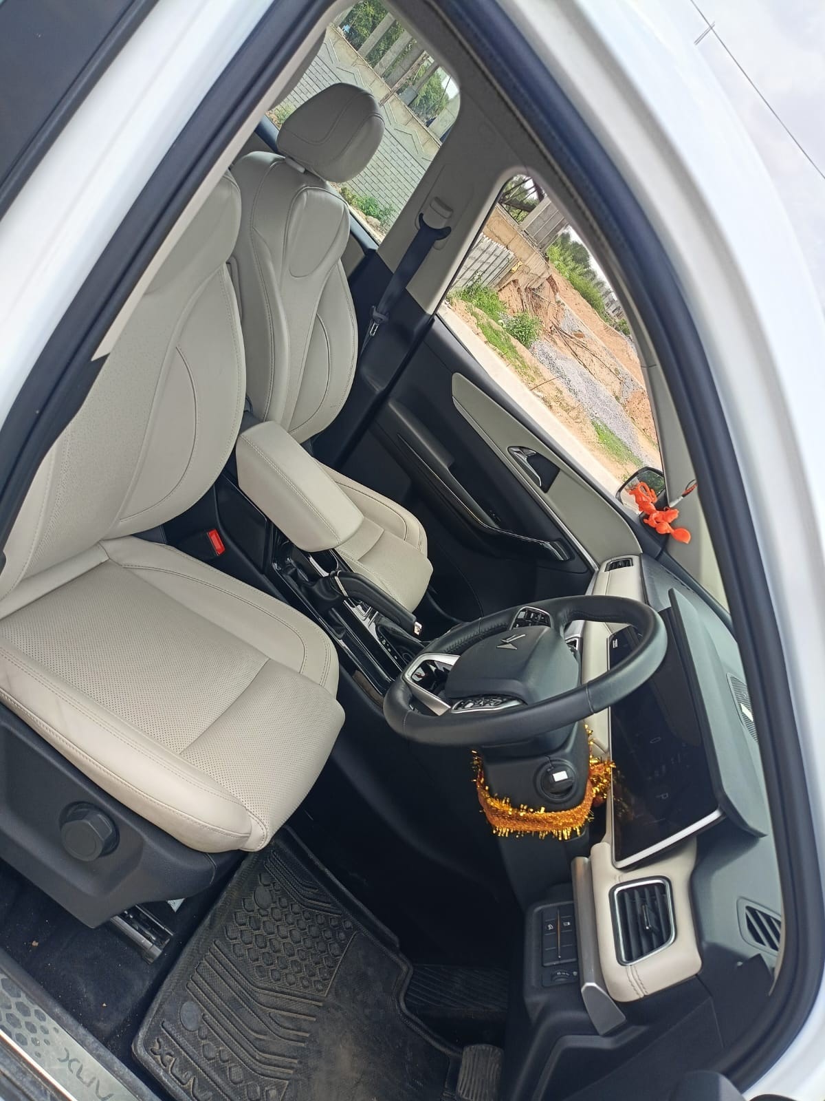 Used 2022 Mahindra XUV700 Used 2022 Mahindra XUV700